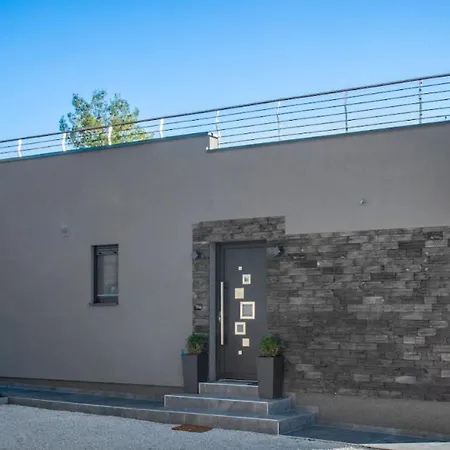 Nina By Guide 빌라