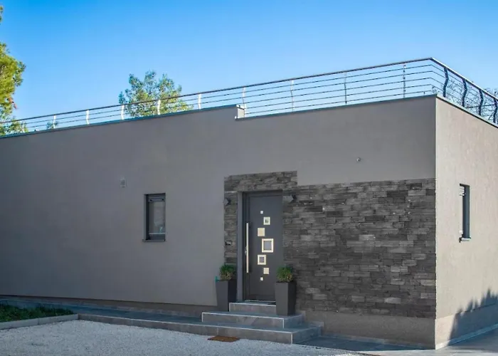 Nina By Guide 빌라