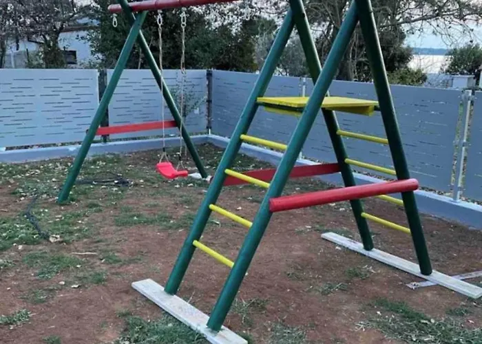 Nina By Guide 페로이